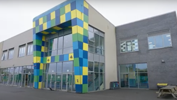 Maintaining excellence at Seminar Components - 3 - Mrs Buckét Cleaning Services Mrs Buckét Raise Cleaning Standards at Ysgol Gyfun Gwyr