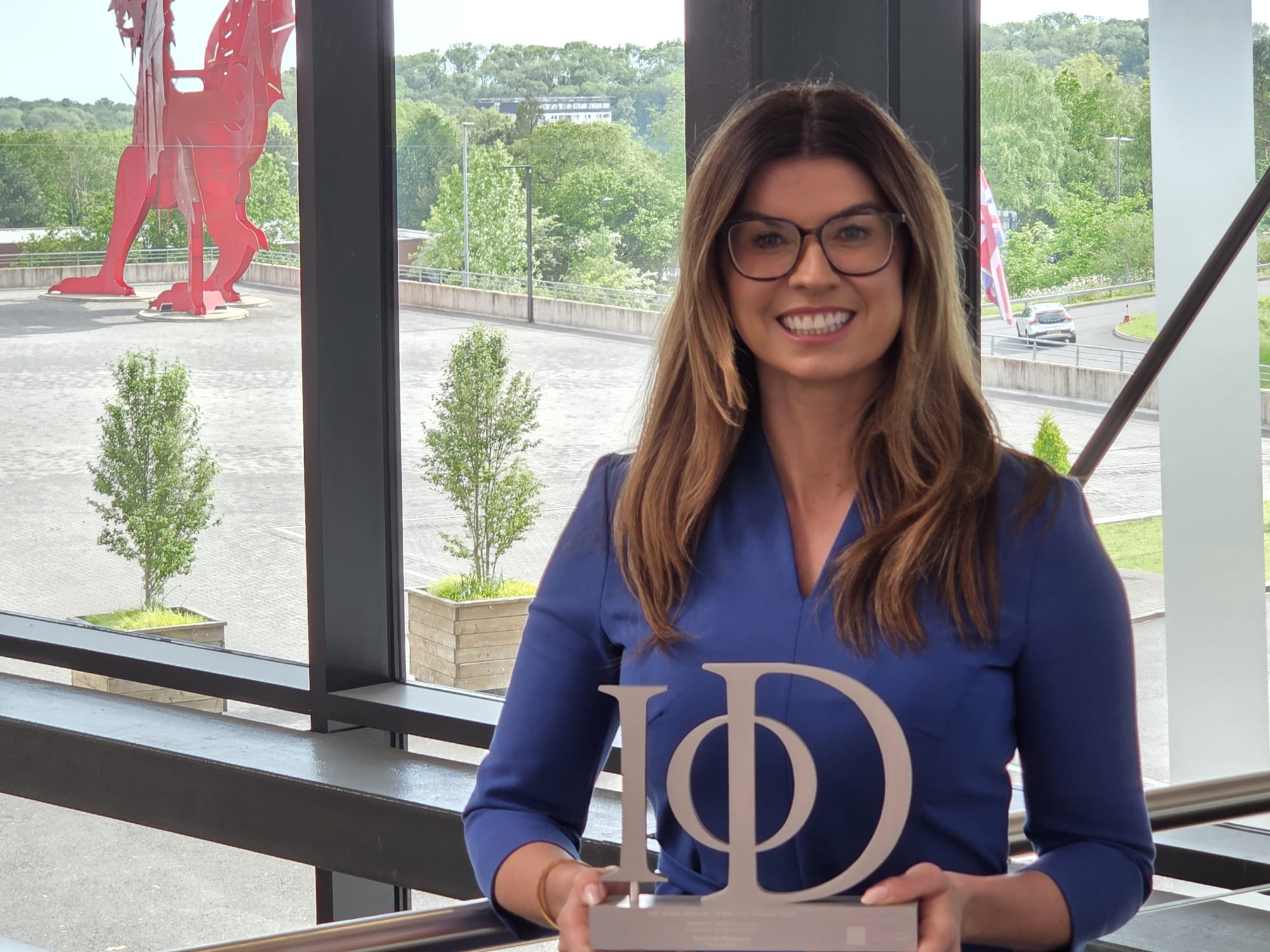 Mrs Buckét founder and CEO Rachael Flanagan wins Director of the Year Award for Medium to Large Business at the IoD Awards - 1 - Mrs Buckét Cleaning Services - Mrs Buckét Cleaning Services